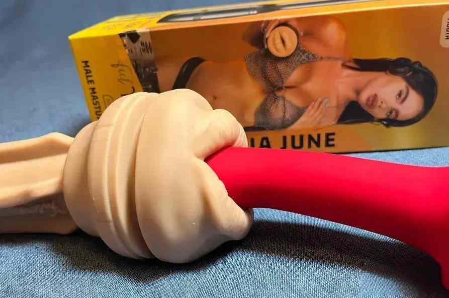 Kiiroo PowerBlow Review 2026: Is the Suction Worth It? 3 kiiroo powerblow